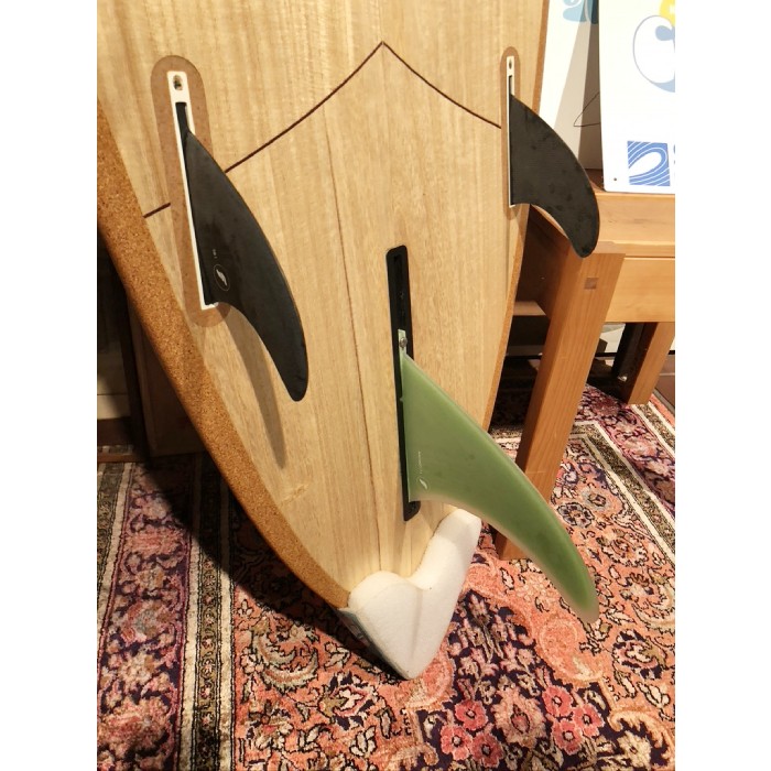 木でできたサーフボード