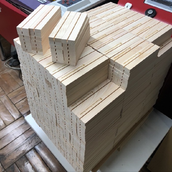 間伐材のカレンダーの特注品