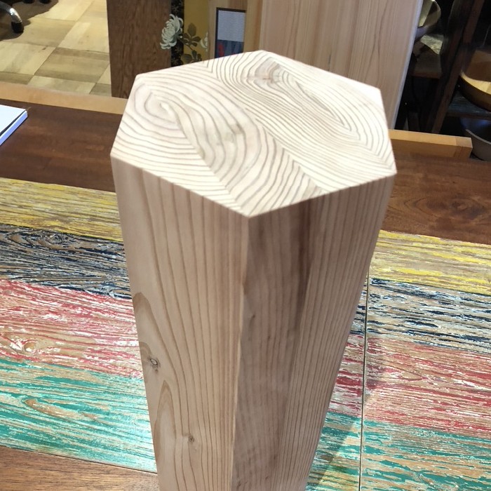 青山にあるショップの什器を作製