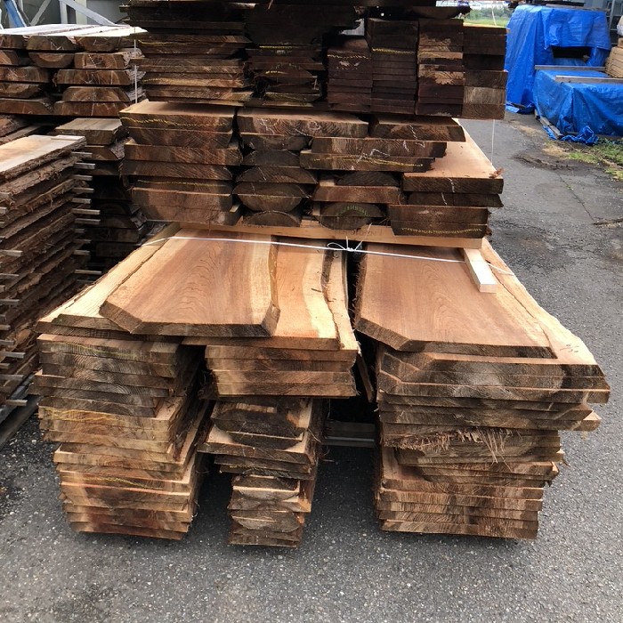 西湖コンテナハウスウッドデッキを作製