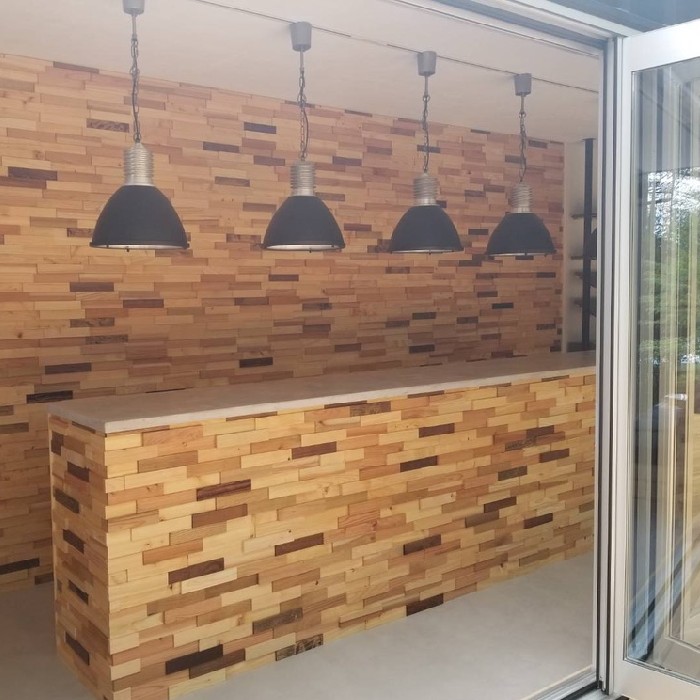 西湖コンテナハウスウッドデッキを作製