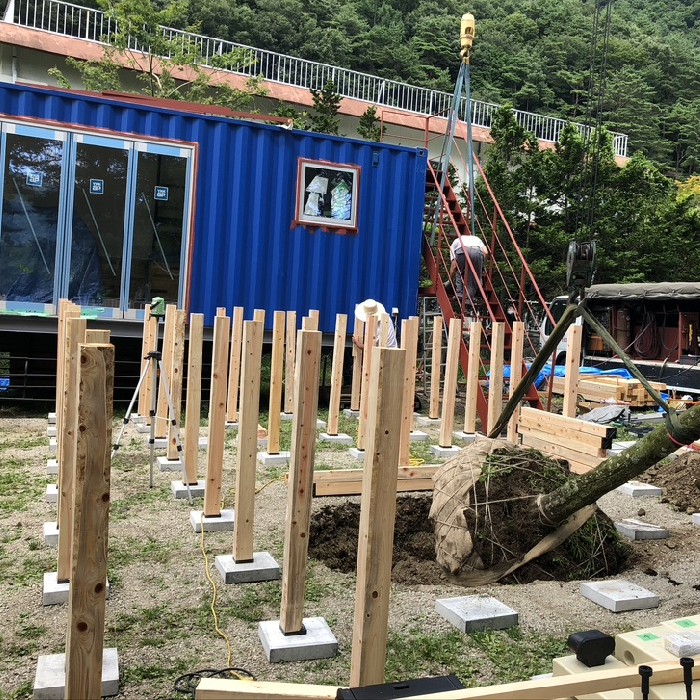 西湖コンテナハウスウッドデッキを作製