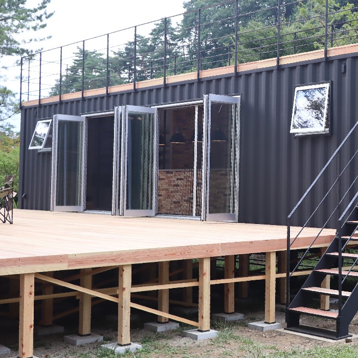 西湖コンテナハウスウッドデッキを作製