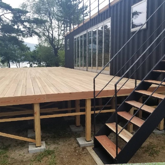 西湖コンテナハウスウッドデッキを作製
