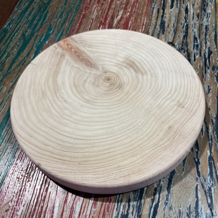 箱根の温泉ホテルさんの間伐材丸太