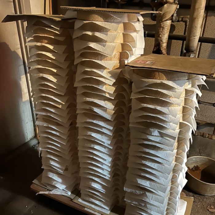 箱根の温泉ホテルさんの間伐材丸太