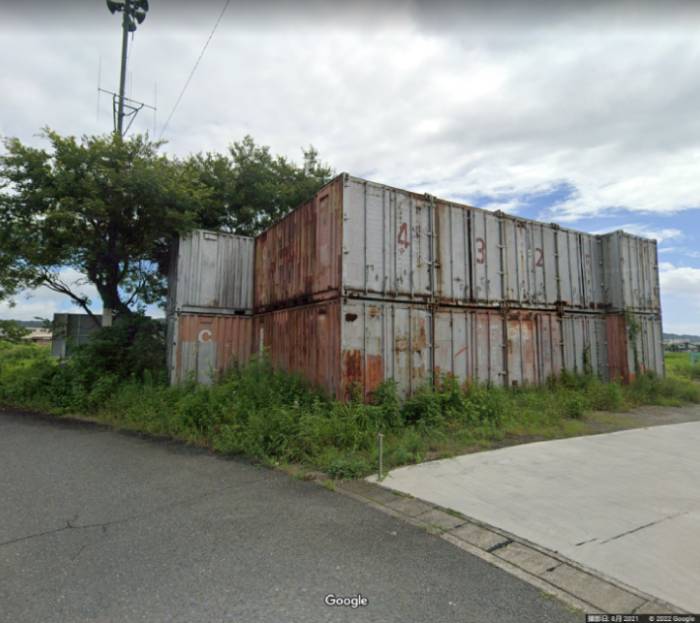 木工団地に木製の塀（へい）ができました