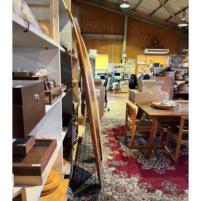 小田原・箱根産の間伐材スギを使用したサーフボード