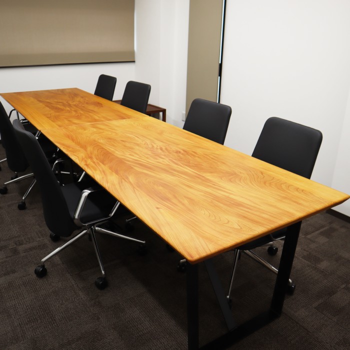 ヒノキ間伐材の什器を製作