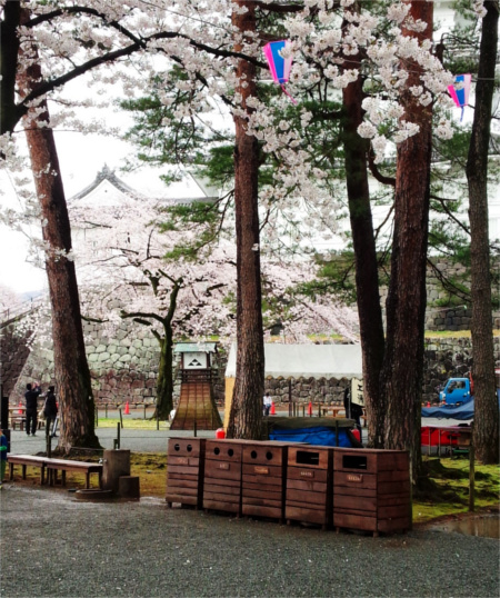 小田原城址公園のベンチとゴミ箱を製作