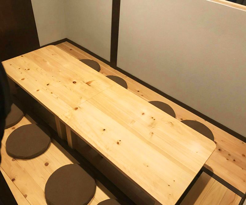 小田原に新しく出来た飲食店舗『華族』様のテーブルを作製しました。