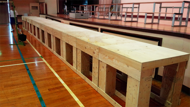 国府津中学校のひな壇を作製しました。